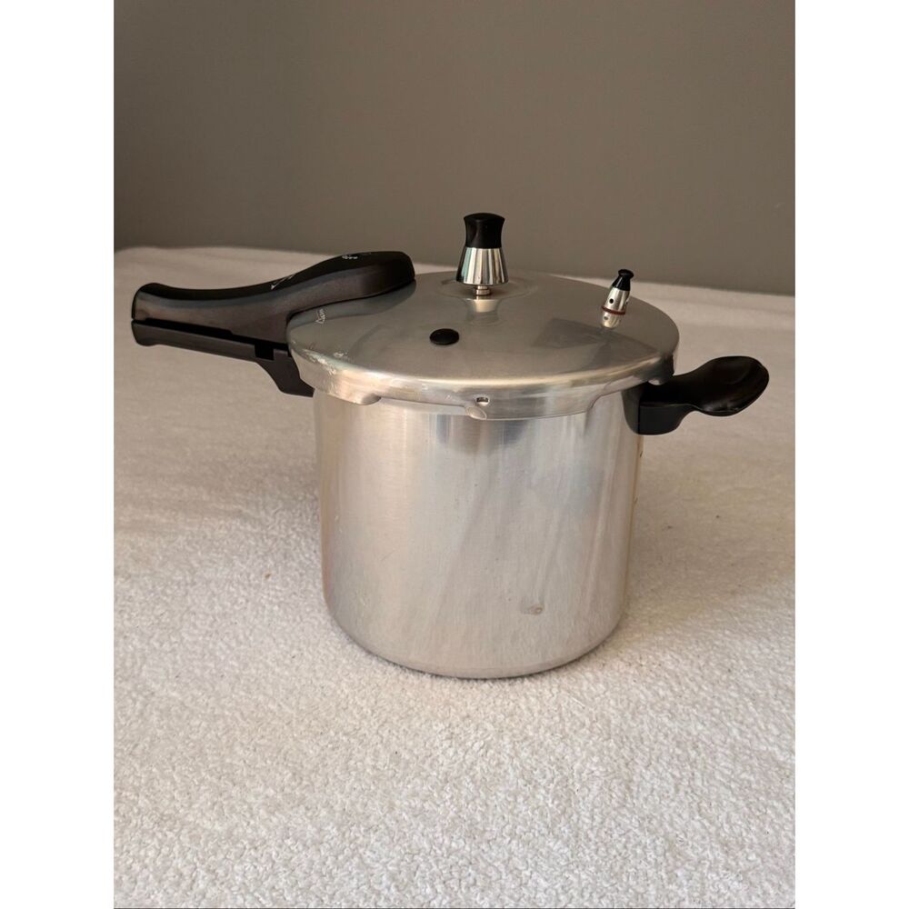 Denmark Pressure Cooker 6Quart / 5.6 Liter Polished Aluminum Model Y20-7(6)-00